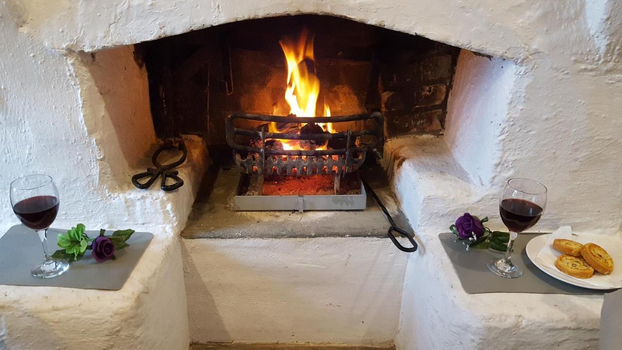 Donegal Thatched Cottage Loughanure Exterior photo